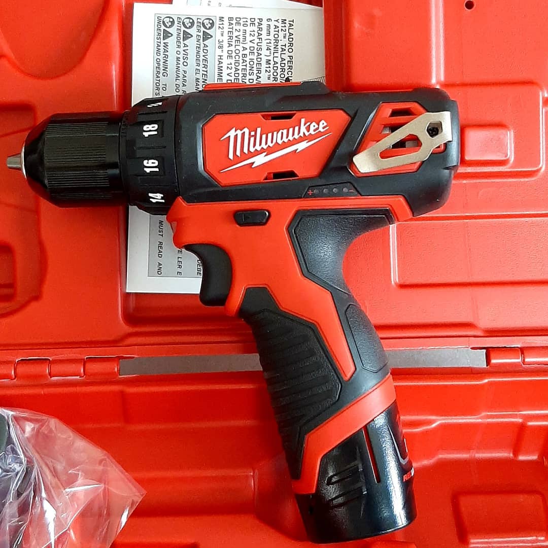 Taladro Milwaukee 2407-22