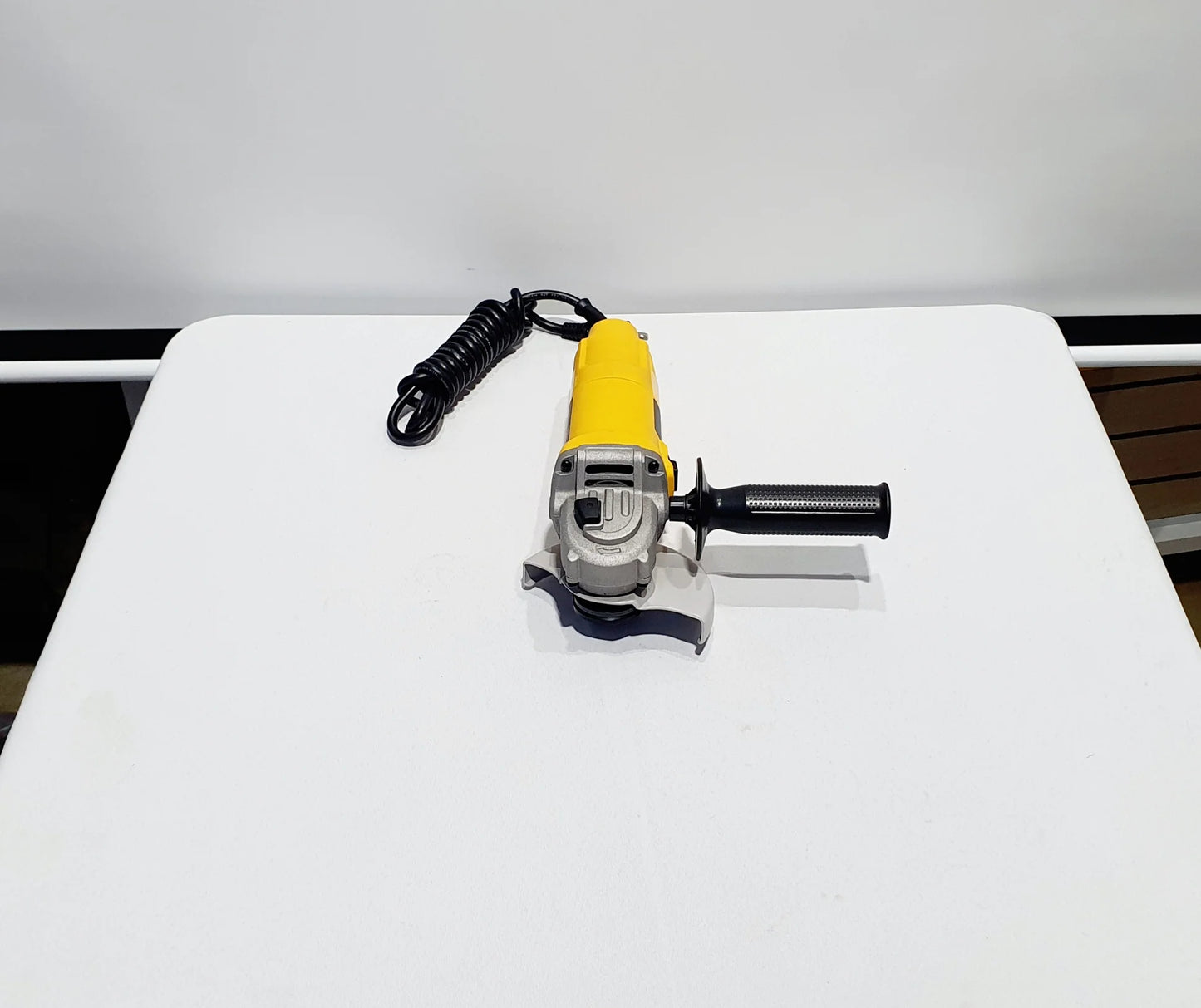 Pulidora Dewalt 4 1/2 Pulgadas 900W