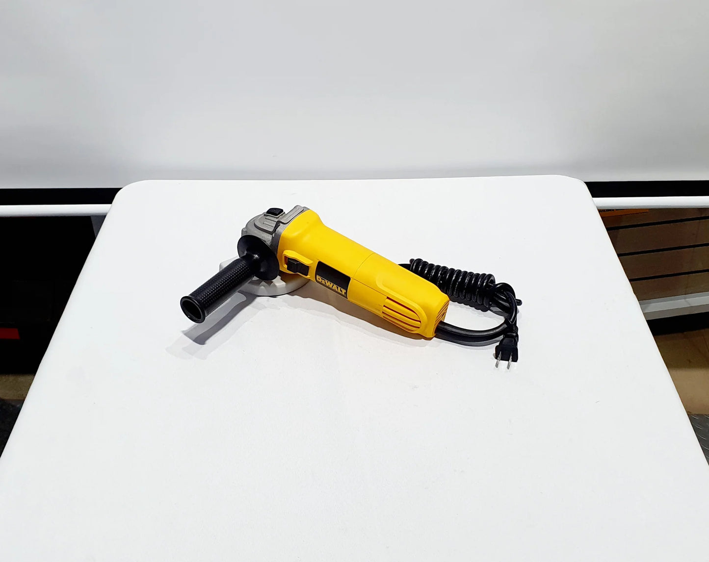 Pulidora Dewalt 4 1/2 Pulgadas 900W