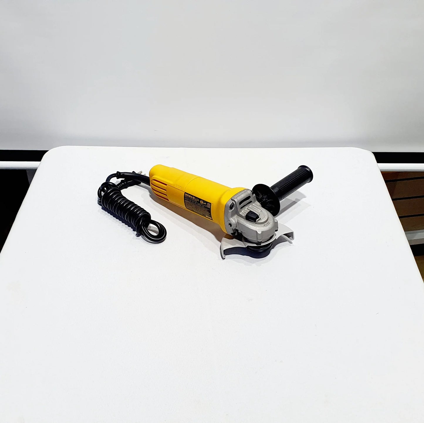 Pulidora Dewalt 4 1/2 Pulgadas 900W