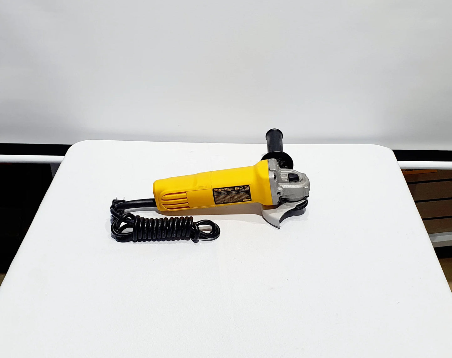 Pulidora Dewalt 4 1/2 Pulgadas 900W