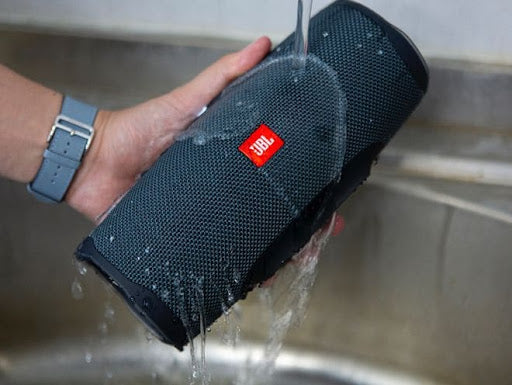 JBL Charge 4: Horas de música sin interrupciones